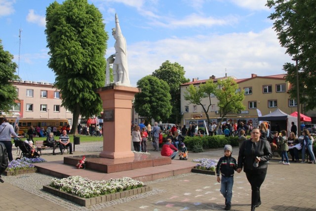 11 inicjatyw zgłoszonych przez organizacje społeczne i grupy nieformalne uzyskało finansowanie w ramach kolejnej edycji programu wieruszowskich mikrograntów. Działania będą realizowane od czerwca do listopada br. Decyzje o przydziale dotacji poprzedziła ocena formalna zgłoszonych projektów, a następnie rozmowy z ich autorami. Granty wynoszą od 2 do 3 tysięcy złotych.