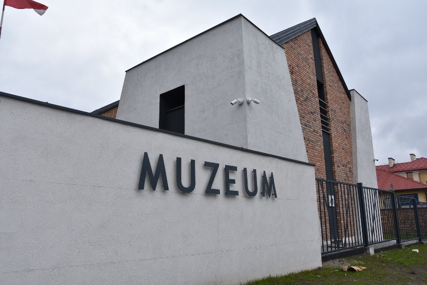 Nowe muzeum w Tarnowie. Jak wygląda od środka? Budowa Regionalnego Centrum Edukacji o Pamięci powinna się już zakończyć [ZDJĘCIA]