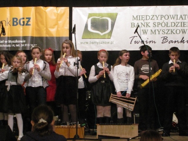 Zespół dziecięcy ze szkoły w Żarkach