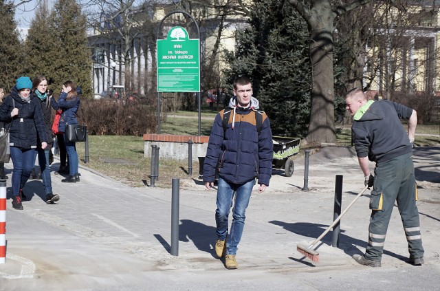 Ekipę sprzątającą można było spotkać między innymi w parku im. ks. bp. Klepacza przy Politechnice Łódzkiej