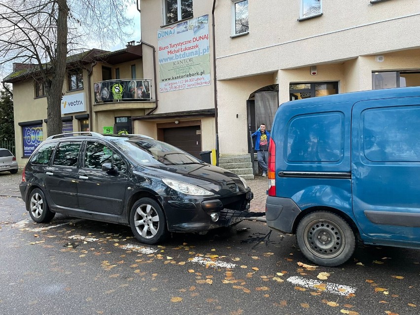 Kolizja na ul. Targowej w Lęborku. 35-latka w mitsubishi wymusiła pierwszeństwo na kierowcy BMW