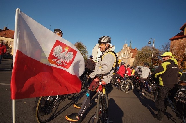 W piątek 11 listopada 2011 w Osiecznej odbył się III Rowerowy Puchar Niepodległości. W tym roku impreza była również finałem pierwszej edycji Leszczyńskiej Ligi Rowerowej. Uczestnicy startowali w czterech kategoriach wiekowych, z podziałem na kobiety i mężczyzn. Na starcie zjawiło się kilkaset osób.

Zobacz więcej: Rowerowy Puchar Niepodległości