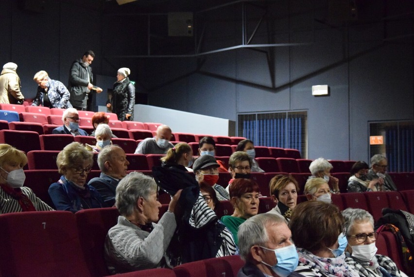 Krotoszyn: Krotoszyńskie kino ,,Przedwiośnie” zapełniło się melomanami, spragnionymi twórczości Andre Rieu