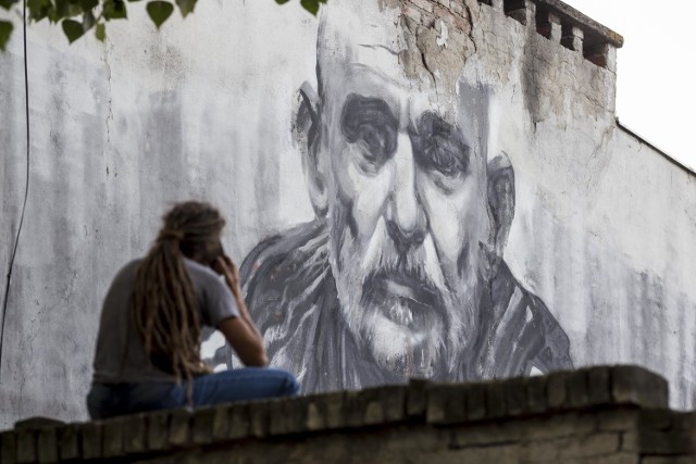 Mural ku pamięci Roberta Brylewskiego został odsłonięty przy Burakowskiej [ZDJĘCIA]