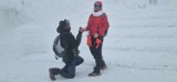 Historyczne zaręczyny. Weszli razem na Śnieżkę i przy -10 stopniowym mrozie on poprosił ją o rękę. Powiedziała "tak"