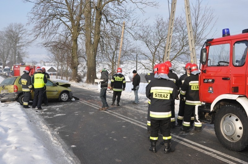 Wypadek w Łapalicach. Sześć osób rannych, zablokowana droga wojewódzka 211