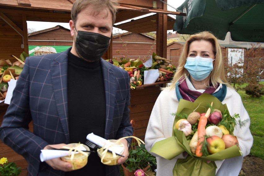 Bukiety owocowo-warzywne rozdawali m.in. Agata Dusińska i...