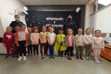 „Bezpieczne ferie 2022”- policjantki z Jarosławia edukują najmłodszych [ZDJĘCIA]
