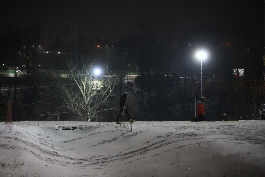 Na Górce Środulskiej w Sosnowcu wyciągi już działają. Są...