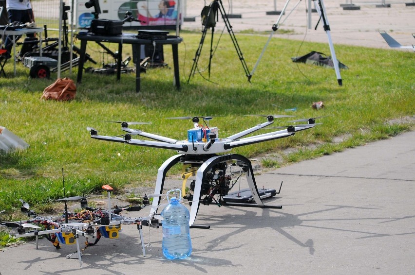 Parada dronów i innych robotów w Muzeum Lotnictwa w...