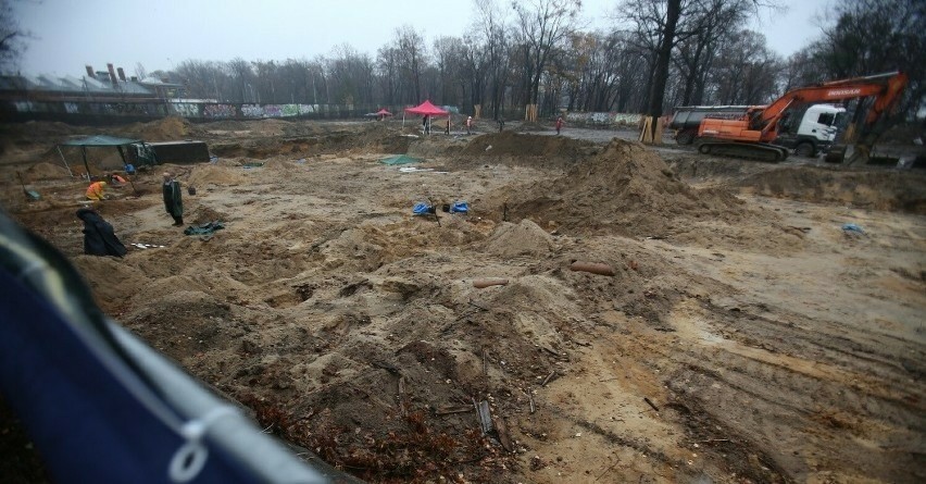 Pod basenem znaleziono szczątki, sięgające nawet XIX wieku