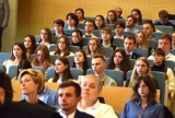 Uniwersytet Jana Długosza w Częstochowie rozpoczął nowy rok akademicki. Około 2700 osób zaczyna naukę na pierwszym roku (VIDEO)