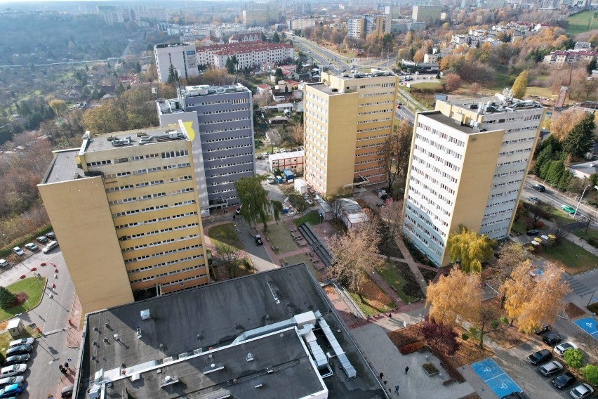 Lublin: Tragedia w akademiku przy Nadbystrzyckiej. Ciało 20-letniego studenta znaleziono przed budynkiem