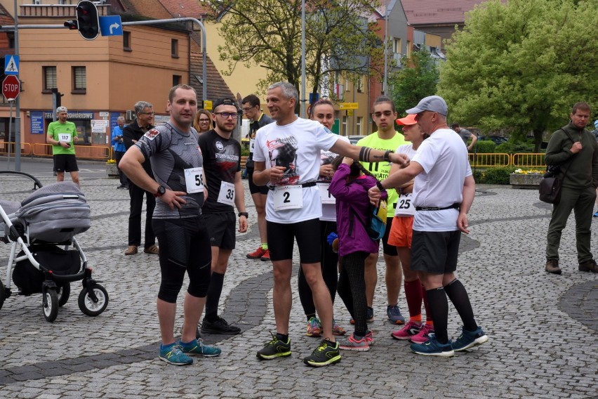 W biegu wystartowało 100 osób. Tempo dyktowali miejscowi...