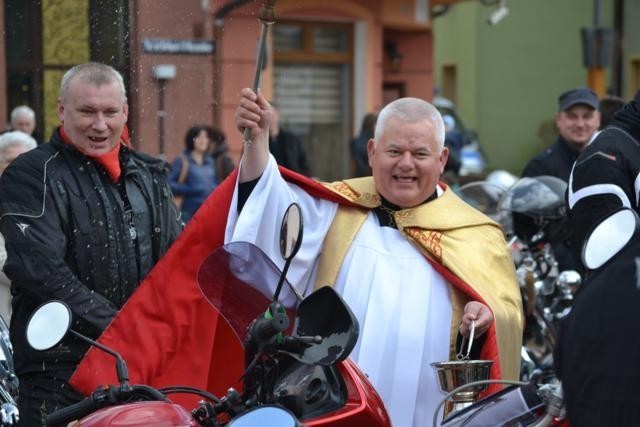 Rozpoczęcie sezonu motocyklowego. Najpierw modlitwa i święcenie, a później parada ulicami Bytowa