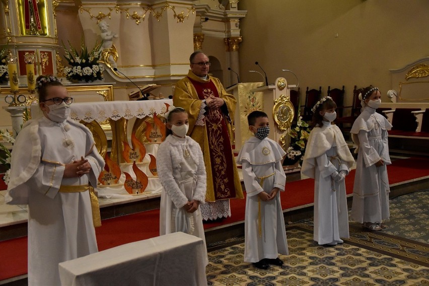 Komunia 2020 w Chodzieży: W parafii św. Floriana odbyły się dwie msze komunijne [ZDJĘCIA]