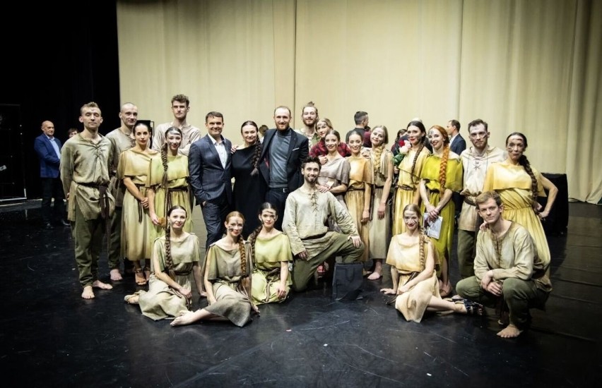 Kielecki Teatr Tańca zaprasza na taneczną podróż w przeszłość - taneczno-muzyczne widowisko Barbaricum. Zobacz zwiastun