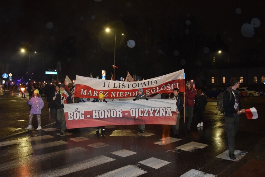 XVIII Młodzieżowy Marsz Niepodległości ulicami Suwałk...
