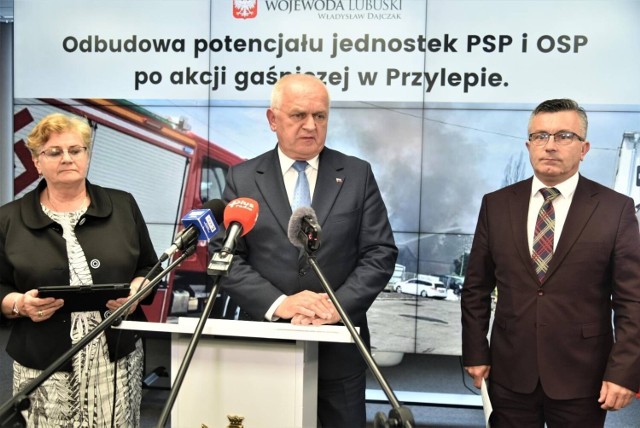 Od lewej: poseł Elżbieta Płonka, wojewoda lubuski Władysław Dajczak, prezes Wojewódzkiego Funduszu Ochrony Środowiska i Gospodarki Wodnej Mariusz Herbut.