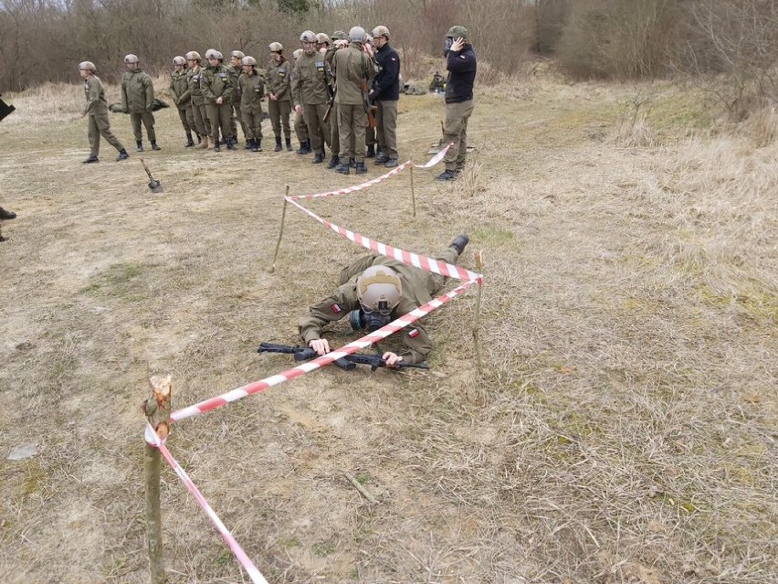 Ćwiczenia uczniów ZST Malbork na lotnisku