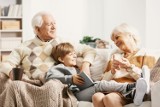 Dzień Babci i Dzień Dziadka to młode święta. Kiedy powstały? Jaką rolę dawniej pełnili dziadkowie?