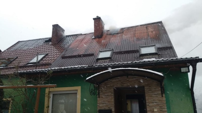 Dwie rodziny z Unichowa bez dachu nad głową. Spaliło się poddasze ich domu