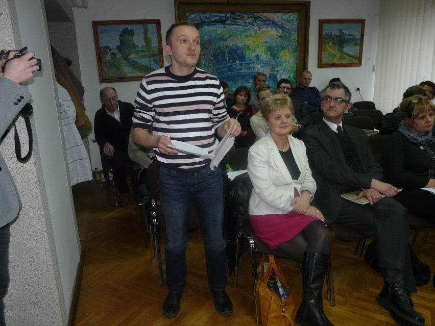 Wieruszów: Rajcy odrzucili skargi na burmistrza i dyrektorkę WDK