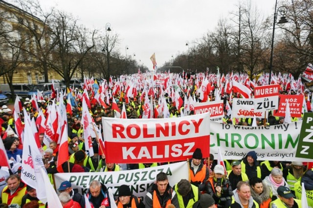 W Warszawie w najbliższy piątek po raz kolejny odbędzie się protest rolników. Organizatorzy przewidują, że do stolicy może przyjechać nawet kilkadziesiąt tysięcy protestujących.