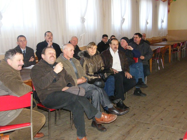 Uczestnicy zebrania w Rudzie Wieczyńskiej