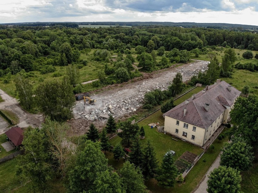 Tyle zostało z bloków z wielkiej płyty w Kłominie...