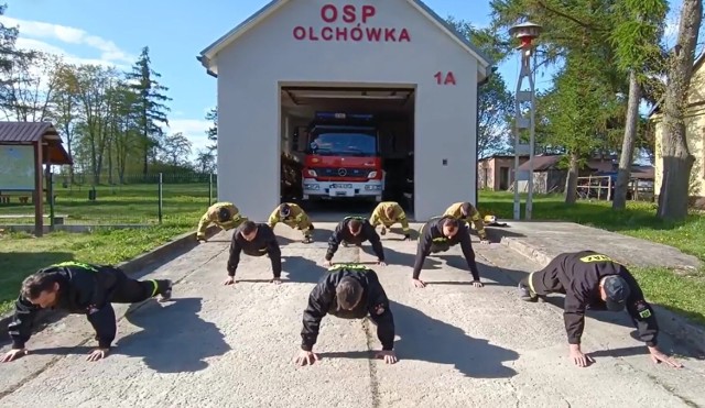 Strażacy z OSP Olchówka rozpoczęli akcję zbiórki pieniędzy na rehabilitację swojego prezesa Michała Łukszy, który uległ poważnemu wypadkowi i porusza się na wózku