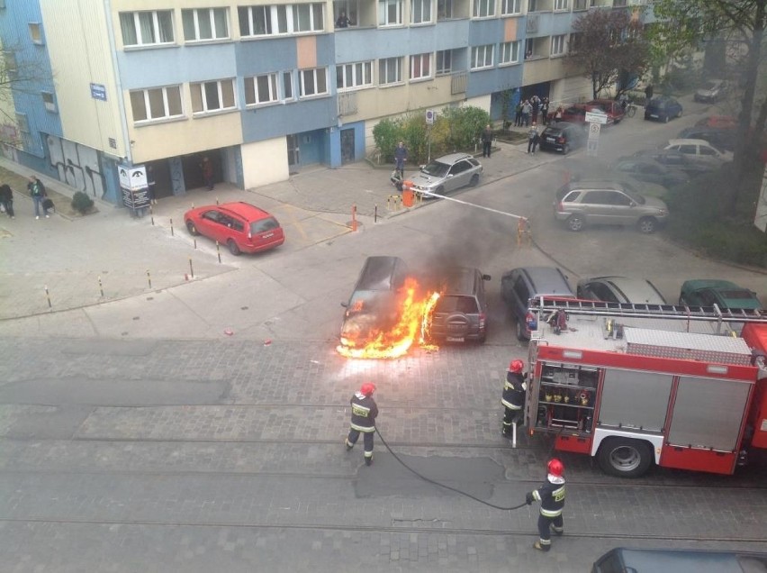 Pożar aut przy ul. Zielińskiego (ZDJĘCIA)