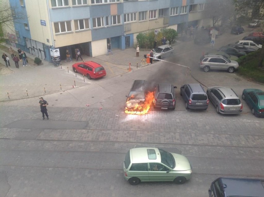 Pożar aut przy ul. Zielińskiego (ZDJĘCIA)