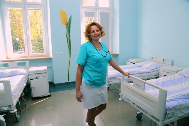 Aneta Magiera, koordynator ginekologii w Powiatowym Zespole Opieki Zdrowotnej na nowym oddziale ginekologicznym. Bywa, że to tam trafiają także ciężarne oczekujące na poród, kiedy na porodówce nie ma już miejsc