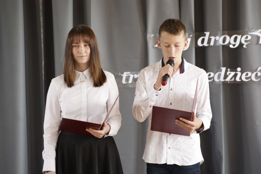 Społeczność Szkoły Podstawowej w Kąkolewie świętowała dziś 30-lecie nowego budynku szkoły [FOTO]