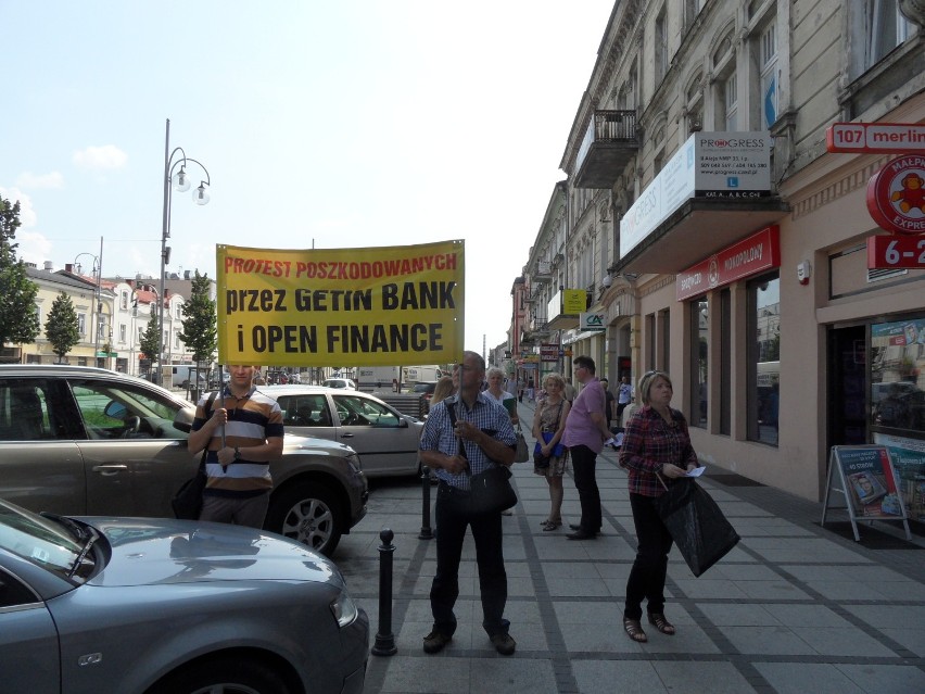 Protest przed Getin Bank ZDJĘCIA