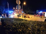 Wypadek w Radomiu. Na alei Grzecznarowskiego motocyklista zderzył się z samochodem osobowym