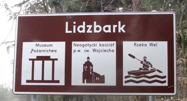 Znak turystyczny umieszczony przy drodze nr 541 Lubawa-Lidzbark