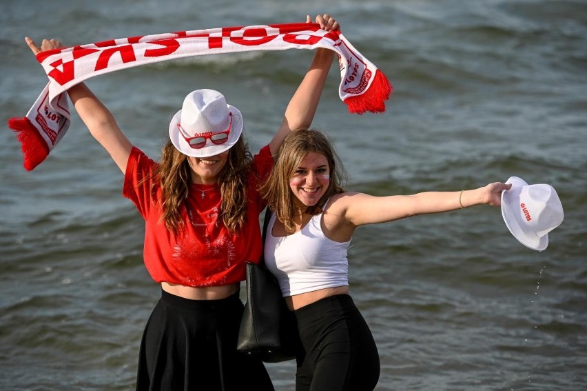 Kibice w Gdańsku wspierali reprezentację Polski w strefie kibica w Brzeźnie. Musieli przełknąć odpadnięcie z turnieju [zdjęcia]