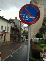 Znak zakazu przy ulicy Mickiewicza wreszcie widoczny!