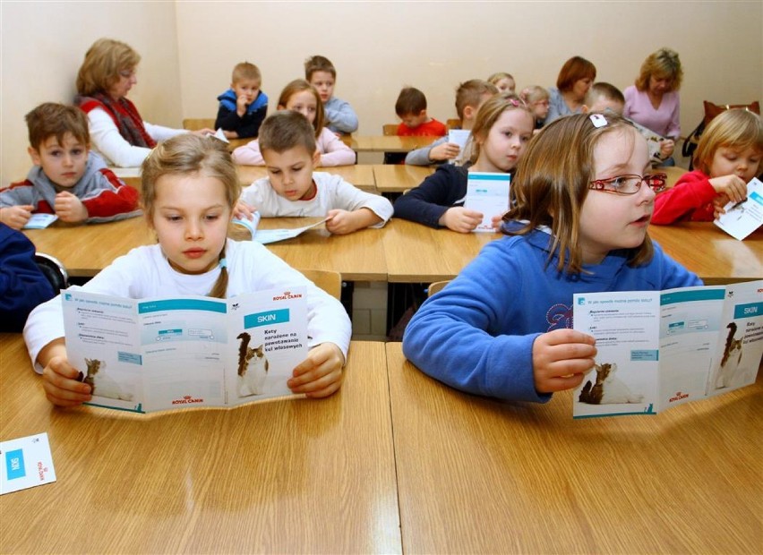 Kot Lucjan bardzo spodobał się maluchom