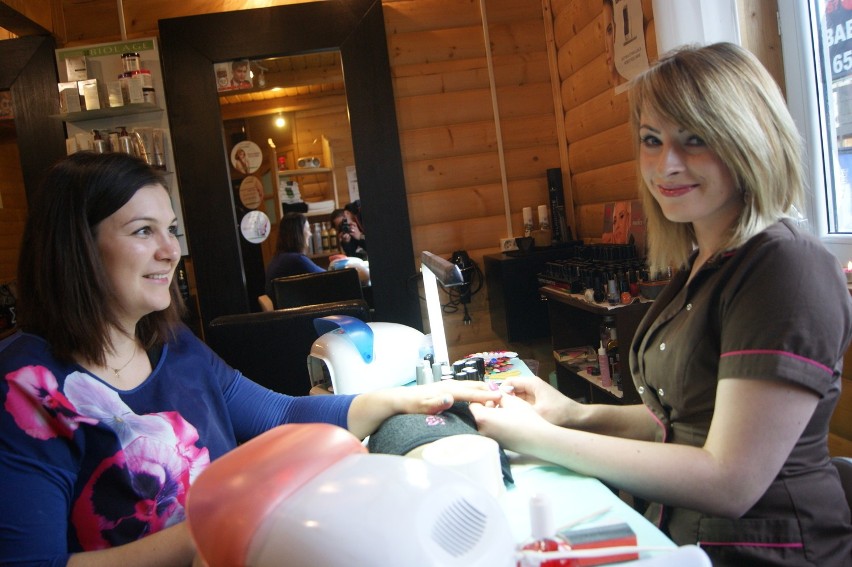 Monika Pawlikowska (z prawej) swój piękny salon kosmetyczny...