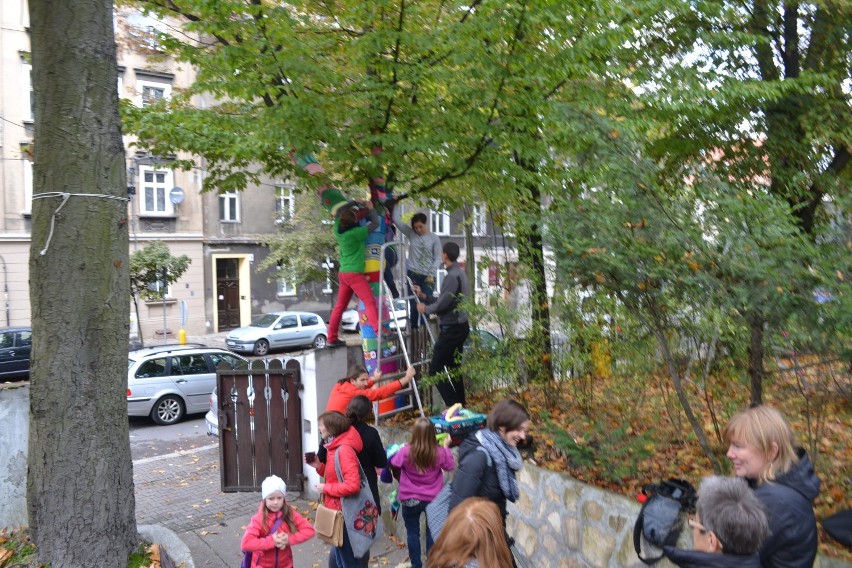 Hospicjum w Gliwicach z nietypową akcją. Ubrali drzewo... [ZDJĘCIA]