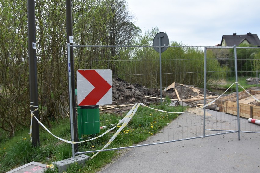 Budują most na Leśniówce, w drodze na Dotyk Jury ZDJĘCIA