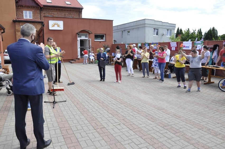 Burmistrz Aleksandrowa Kujawskiego odwiedził ŚDS. Czekały na niego niespodzianki [zdjęcia]