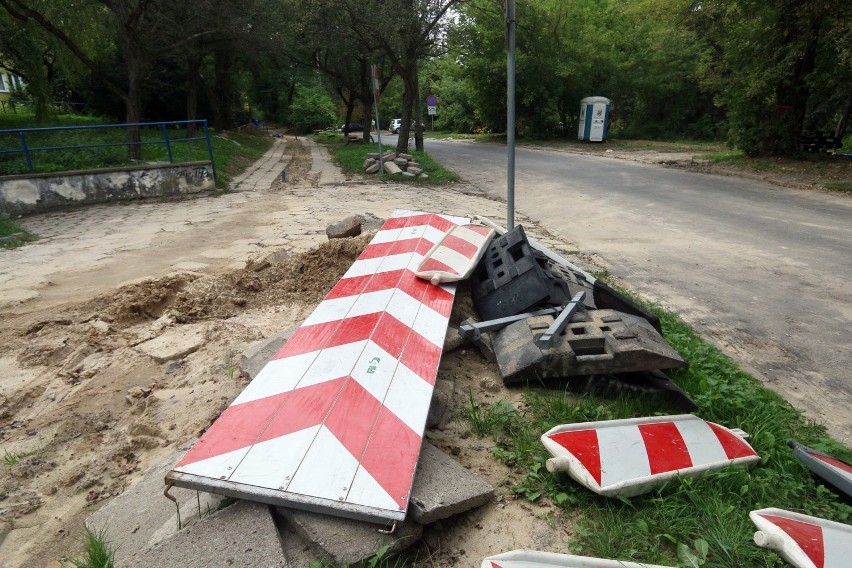 Po ul. Pana Tadeusza pojedziemy tylko w jednym kierunku. Ocaleje więcej drzew 