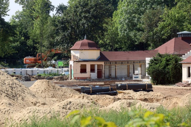 Przy ulicy Stromej w Legnicy powstają letnie baseny.