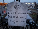 Żnin. Ku pamięci ks. Stanisława Posadzego. Tablica przy grobie na żnińskim cmentarzu została odnowiona [zdjęcia] 
