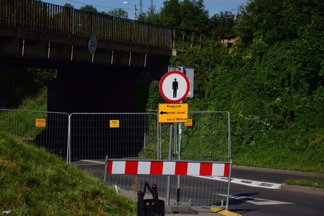 Ulica Tunelowa pod wiaduktem w Żarach jest zamknięta