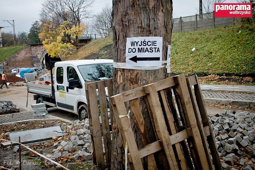 Wałbrzych: Zmiany na placu budowy wokół dworca Szczawienko  